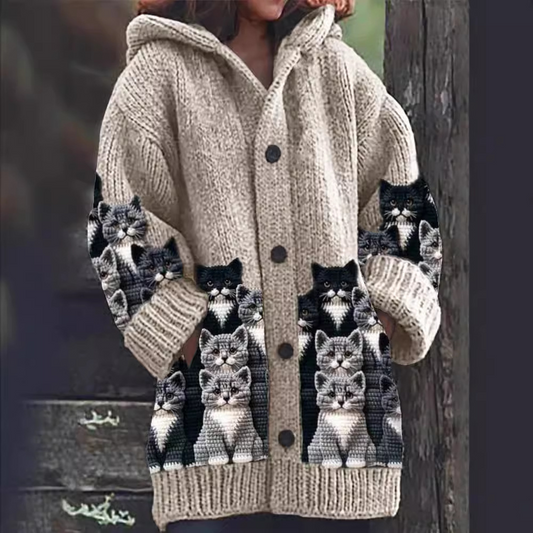 Jasmin – Knusse Gebreide Cardigan met Kattenprint