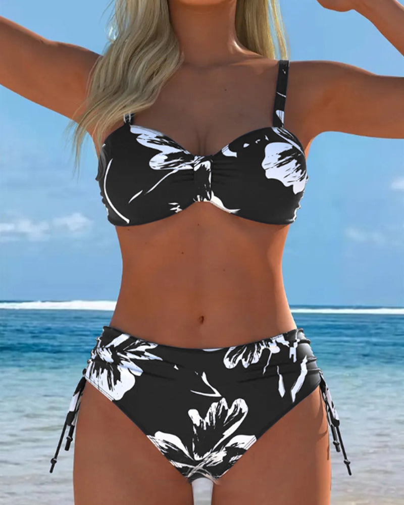 Tweedelige halterbikini met print.