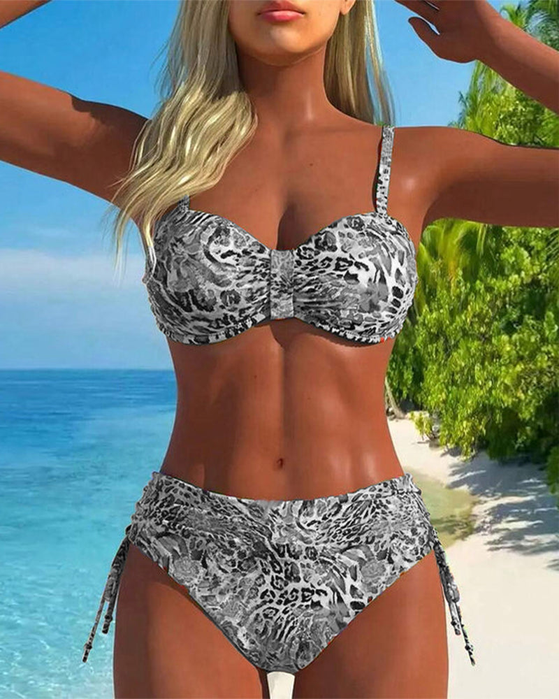 Opvallende gedeelde badkleding met luipaardprint