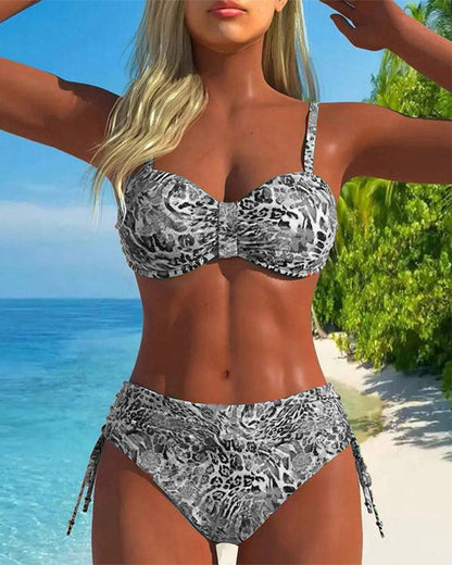 Opvallende gedeelde badkleding met luipaardprint