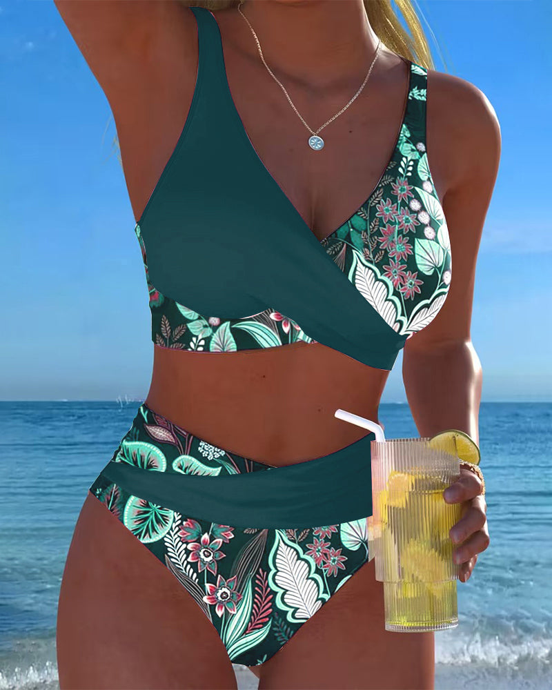 Bikini met contrasterende kleuren en bloemenprint