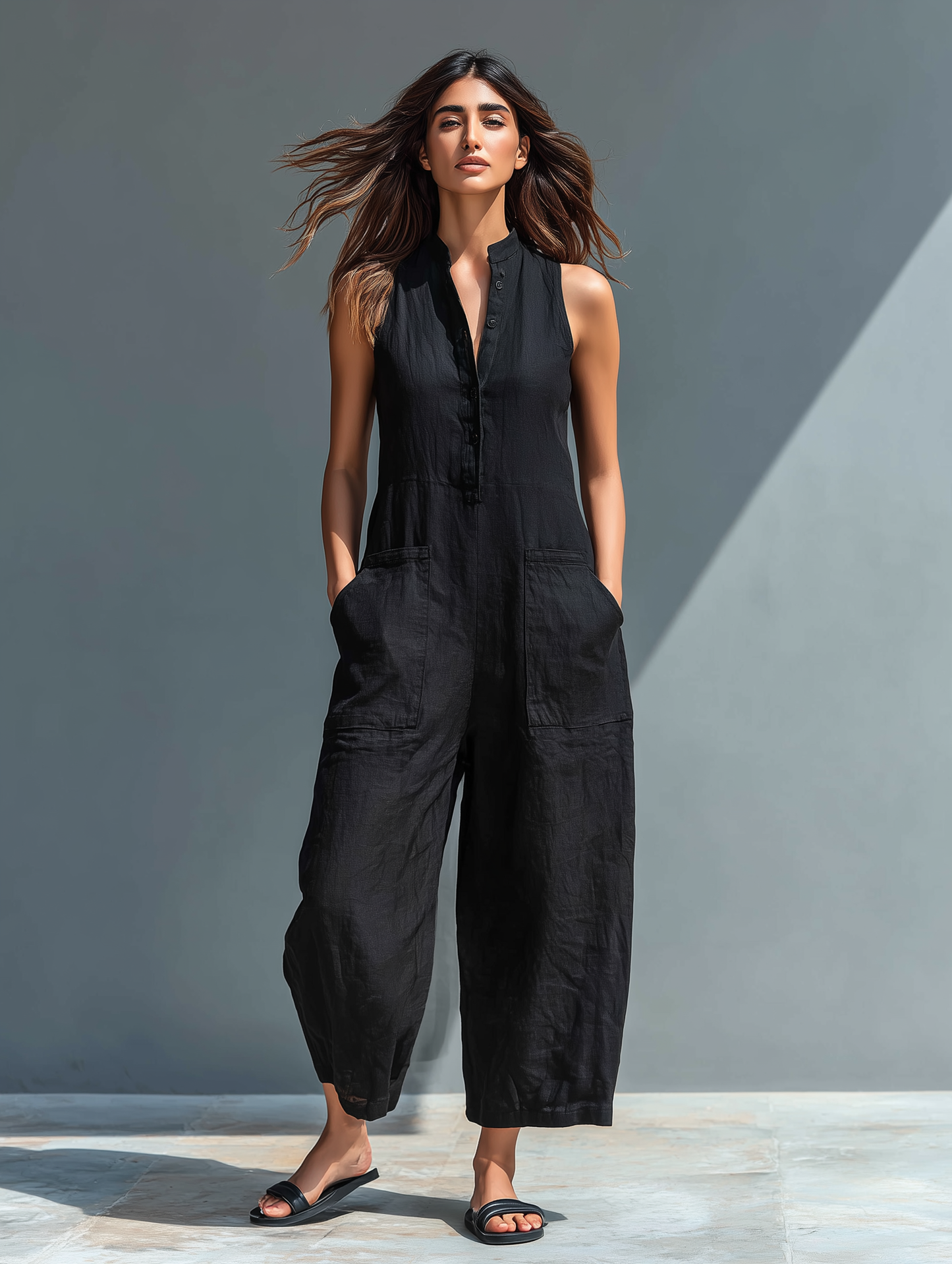 Minimalistische mouwloze jumpsuit van linnenmix voor dames, met hoge kraag en knopen