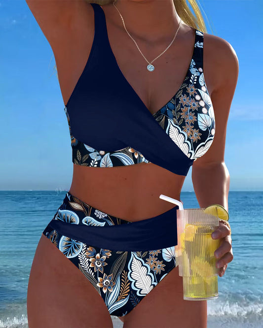 Bikini met contrasterende kleuren en bloemenprint